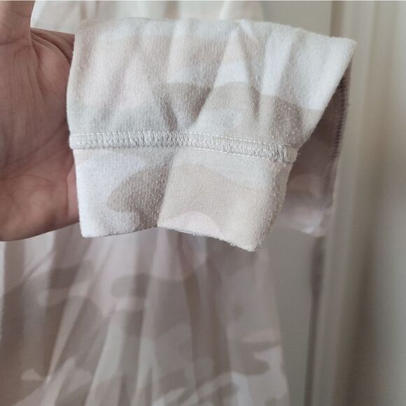 STELLA & DOT Camo Sweatshirt - Picture 6 of 9